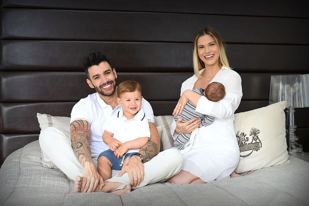 gusttavo_lima's tweet photo. Dia especial ao lado deles... A minha família que amo tanto!!! ❤️🙏 https://t.co/HB35NIgreJ