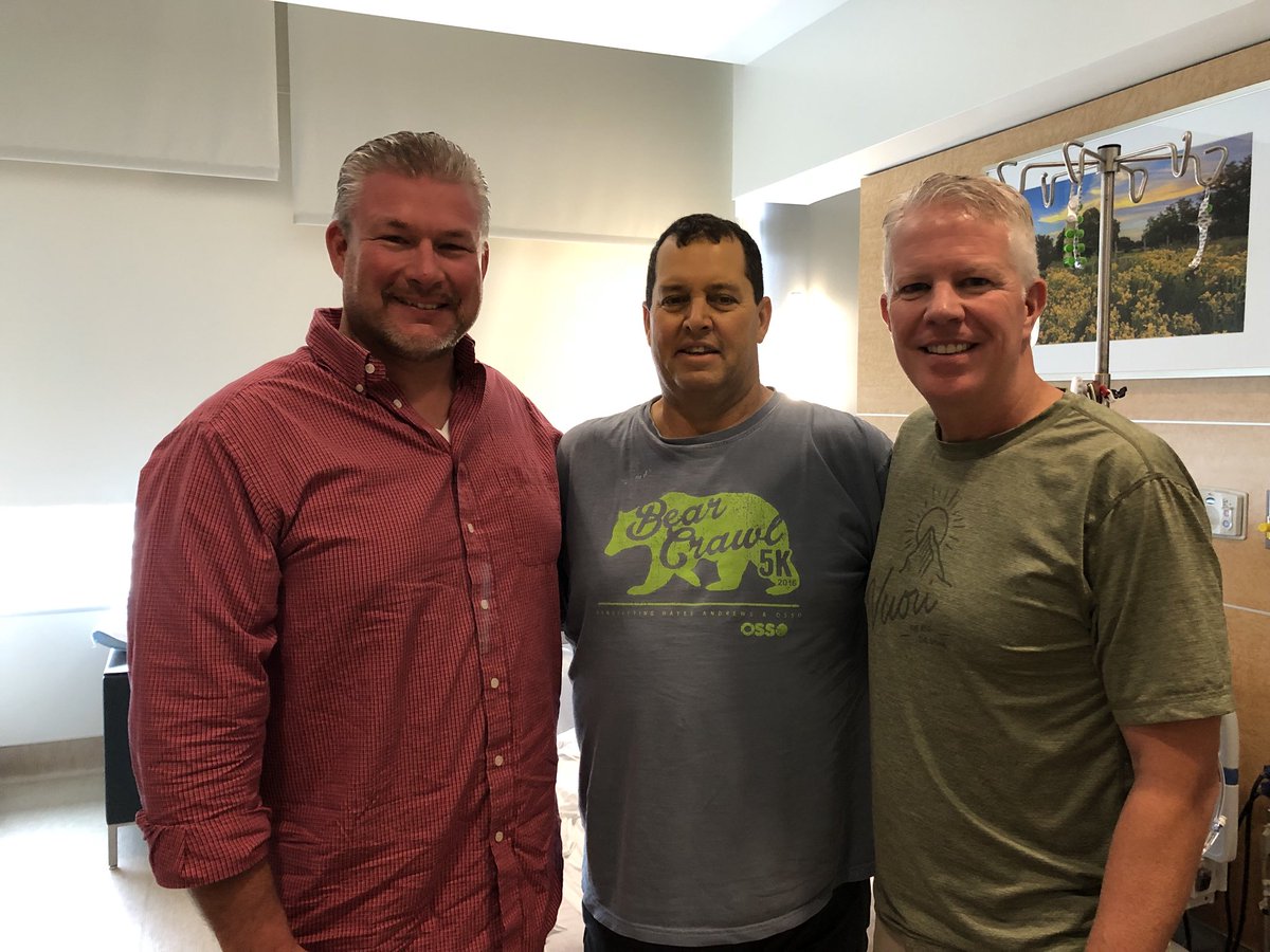davidsbull65's tweet photo. Great to see my college buds! Love them. https://t.co/D9tyI7h3V4