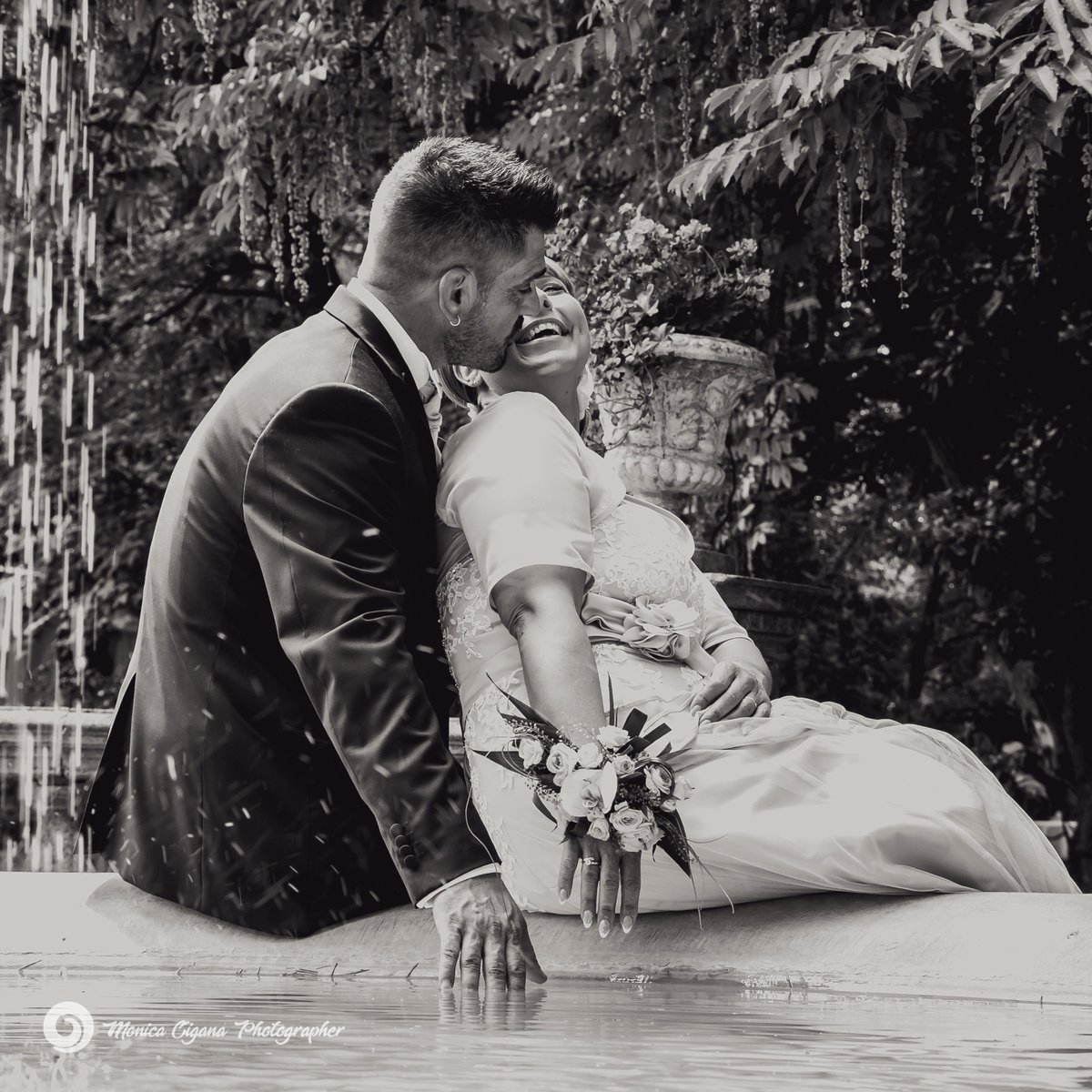 moni_web's tweet image. Piccoli attimi di spensieratezza♥️

#beautiful #bride #bridesmaids #celebration #happiness  #love #marriage #wedding  #weddingday #blackandwhite #bw_photooftheday