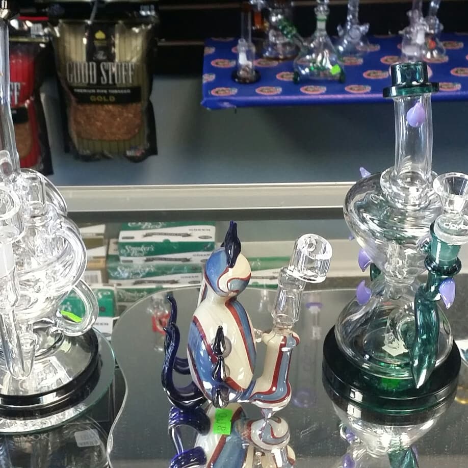 RollersGallery's tweet photo. Great News! @RollersGallery is open today...Bump your Labor Day festivities up a notch with a new piece #420life #dank #420lifestyle #smokers #smokersclub #instaweed420 #instaweed #weedstagram710 #weedporn #cannabis #marijuana #StonerFam https://t.co/FwakU8b3Gn