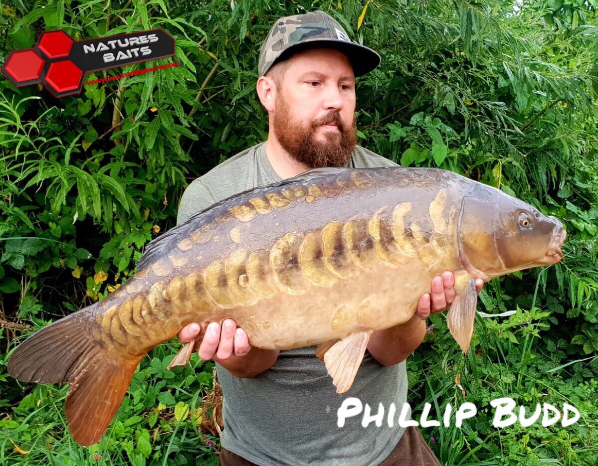 BaitJam's tweet photo. Philip Budd been out testing the 2019 new boilie range at various venues in the south west, like our other ranges a great HNV range that fits in with our other ranges to cover the carps dietary requirements and give you that edge 

https://t.co/XyZpZnpN2C https://t.co/wzekOZs66z