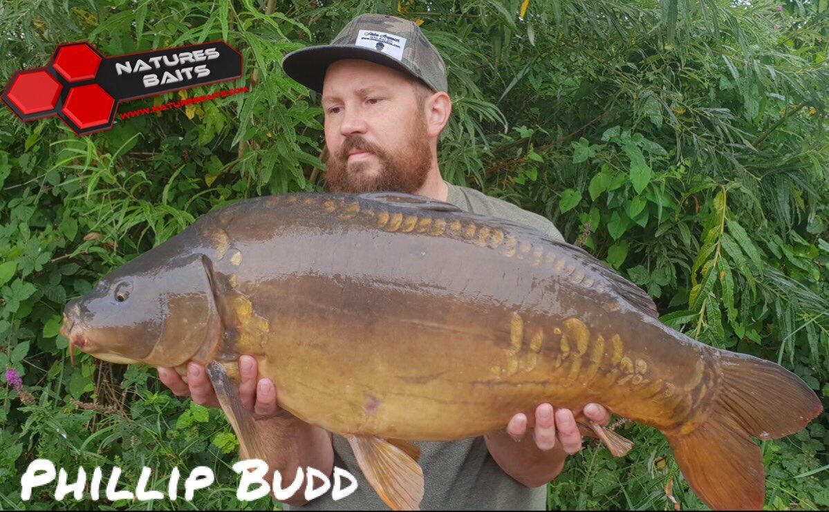 BaitJam's tweet photo. Philip Budd been out testing the 2019 new boilie range at various venues in the south west, like our other ranges a great HNV range that fits in with our other ranges to cover the carps dietary requirements and give you that edge 

https://t.co/XyZpZnpN2C https://t.co/wzekOZs66z
