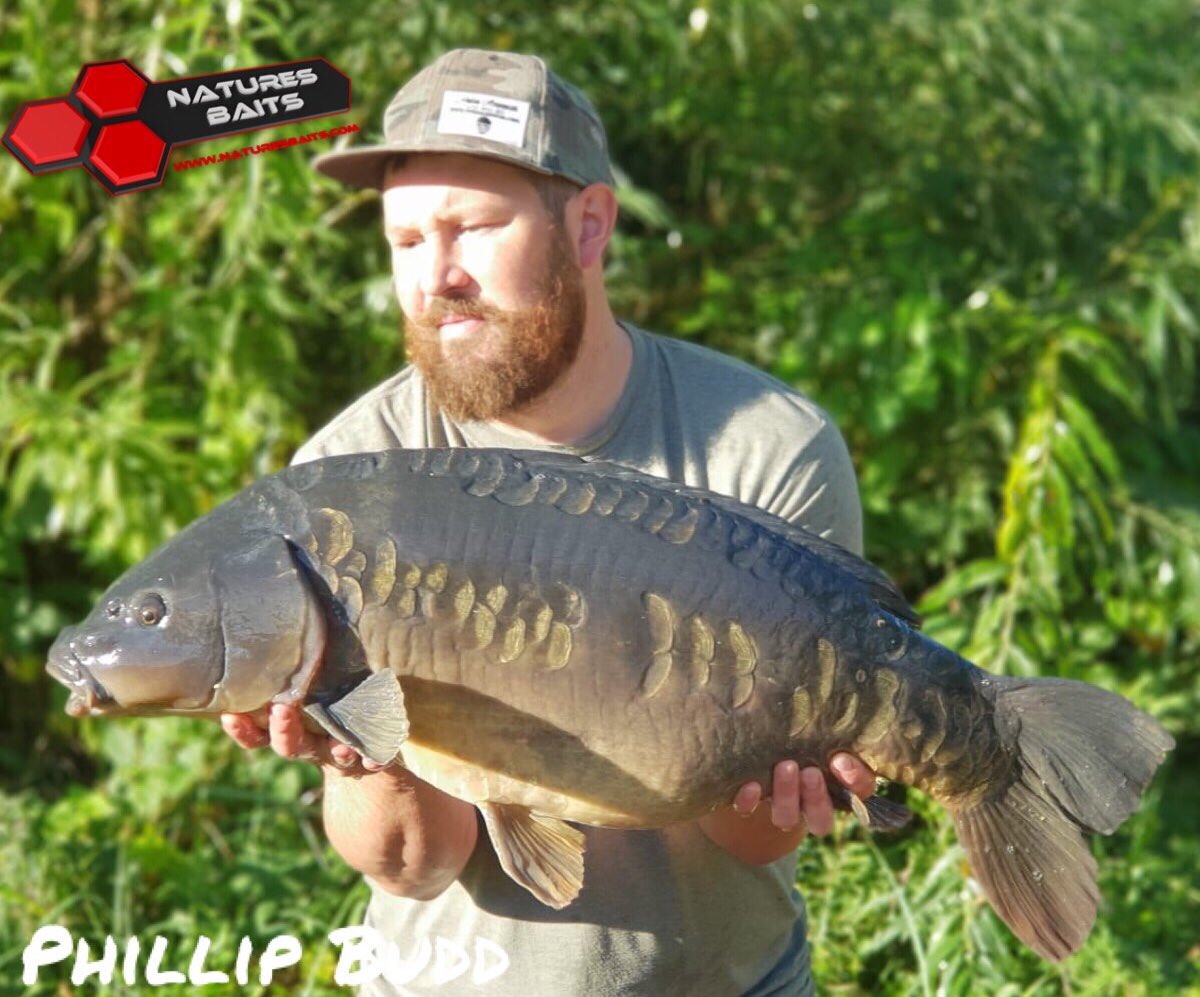 BaitJam's tweet photo. Philip Budd been out testing the 2019 new boilie range at various venues in the south west, like our other ranges a great HNV range that fits in with our other ranges to cover the carps dietary requirements and give you that edge 

https://t.co/XyZpZnpN2C https://t.co/wzekOZs66z