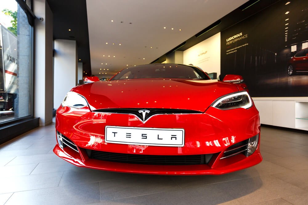 tradeonetwo's tweet photo. Tesla Loses Title Of Most Shorted US Stock To Amazon

#trade12 #trade12review #marketnews #onlinetrading #Tesla #Amazon

https://t.co/ooiefE4582 https://t.co/jsqqWzSTl4
