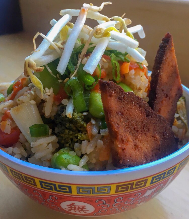 EatPowPow's tweet photo. Crispy Pork Belly Bacon seitan. Fried Rice being that vehicle to get you there. π₯‘π΅ - Now on the specials menu - #CrispyPorkBellyBaconFriedRice #GetThere #PlantBased #NewAsian #ChineseFoodPorn #dcvegan #KosherDC #vegansofdc #dairyfreedc #FriedRice #HstNE #HstreetDC #DC https://t.co/TmHSoMXRHR