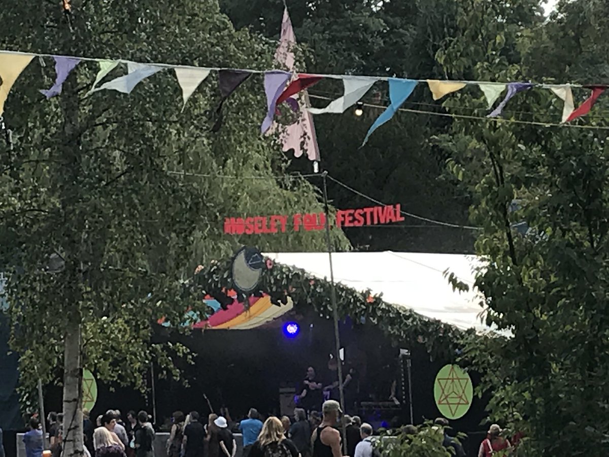40Festivals's tweet photo. @moseleyfolk brilliant weekend lovely atmosphere really friendly family event.  Fab food stalls too https://t.co/GsYi2Kc8xN