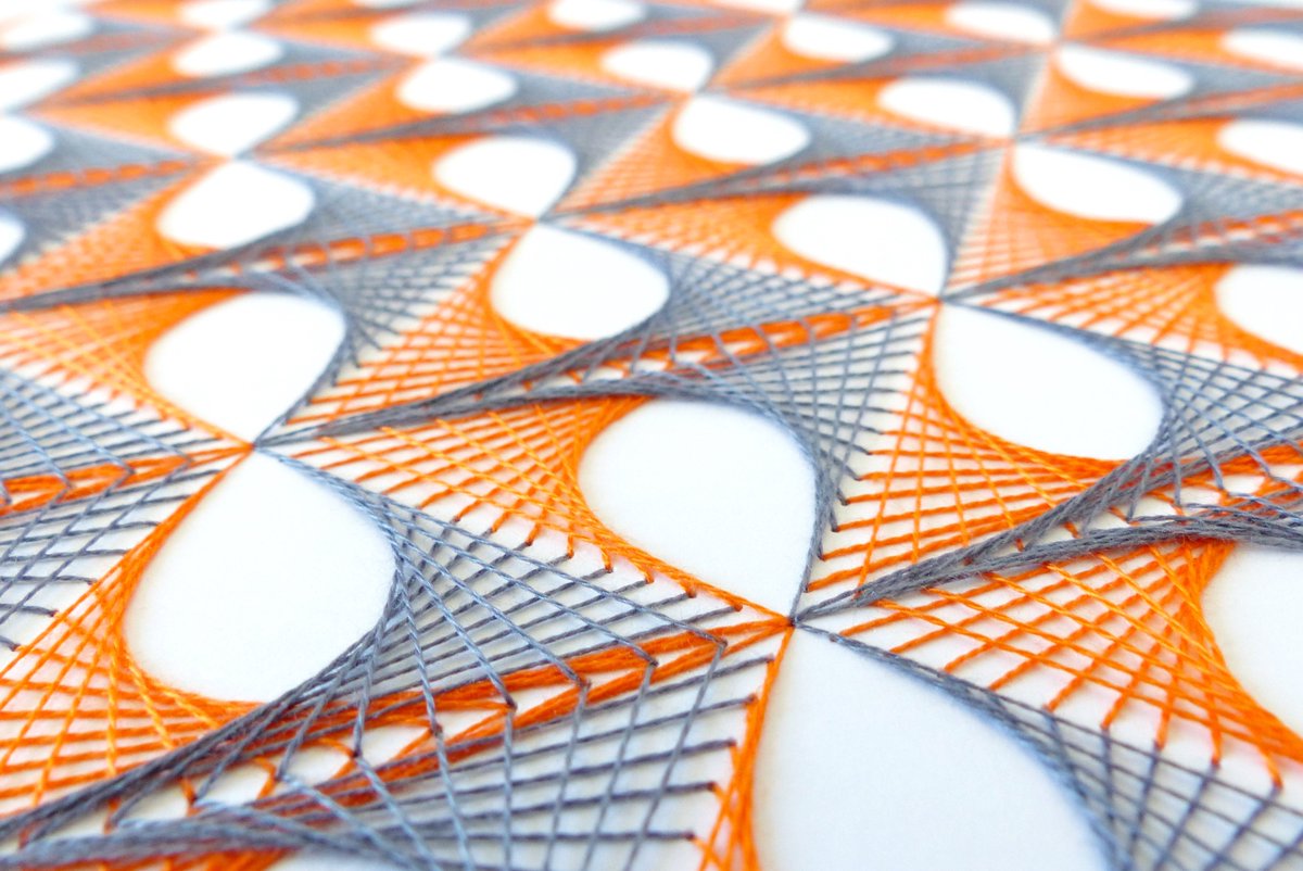 lesfilsrouges's tweet photo. Tableau brodé main motifs carrés #filstendus orange et gris #broderiemoderne sur papier. Détails 👀 🔎#decocontemporaine #designtextile #artisanatdart #decorationmurale #tableautextile #arttextile #papierbrode https://t.co/DjmadJCFff