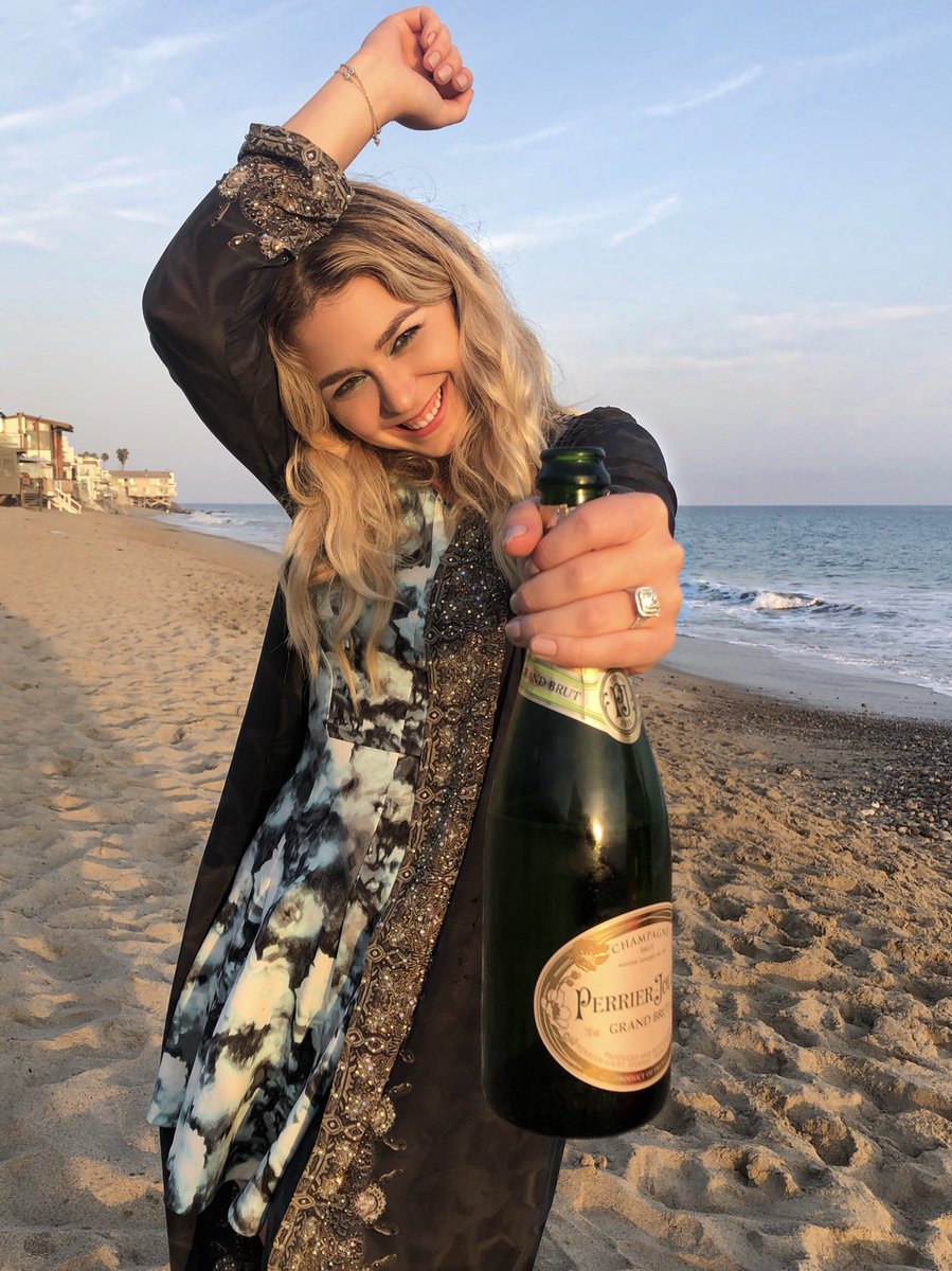 ColettesGoers's tweet photo. Yaaasss Queen 🍾RT @ColetteCarr: Do I look happy? https://t.co/lBvBSy9o2g