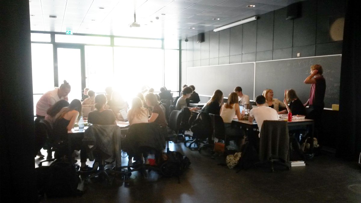 aianddata's tweet photo. En lys fremtid - første skoledag for de nye DTU studerende på bacheloruddannelsen i Kunstig Intelligens og Data. #DTU_Compute #DTUtweet https://t.co/xAgMJ27jne