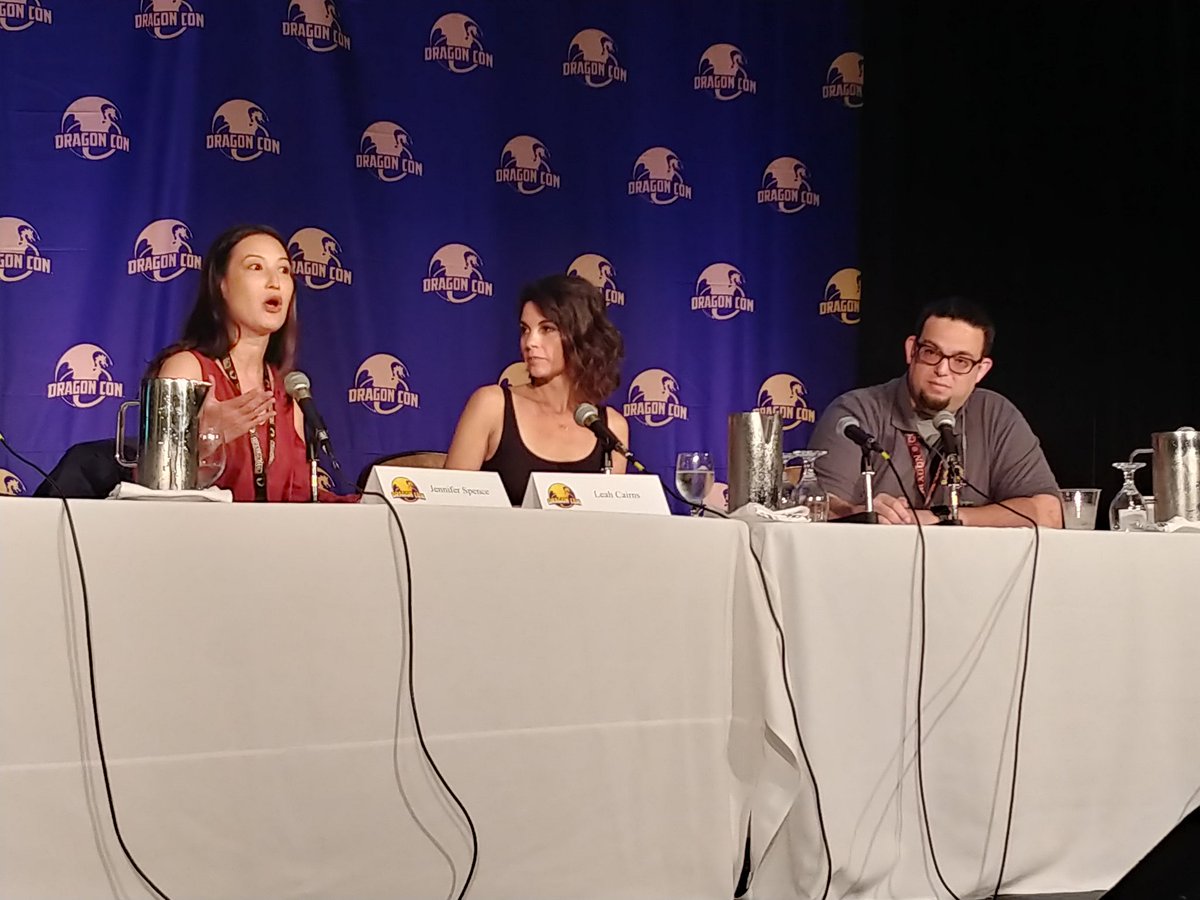 sclly21's tweet photo. If you're still at @DragonCon, don't miss @SpenceJen & @LeahCairns who will be talking about the amazing @netflix original, @TRVLRSseries. Here's a picture from yesterday's awesome @DCon_AltHistory panel. The panel is in the #Hilton Grand Salon at 11:30. #dcalthistory #Travelers https://t.co/o7zNEIiraY