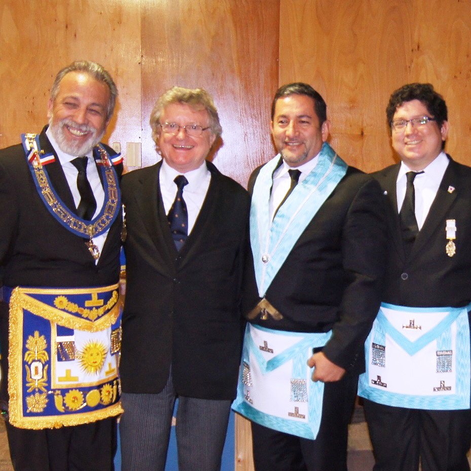 Logia_Autonoma's tweet photo. La visita a la #GLACH del #SeniorPreceptor de la @UGLE_GrandLodge Q.H. Richard Wood, dejó huella en los HH la Logia Hijos de la Luz @EmulationLodge
Revisa la nota aquí 👇https://t.co/AiHXQtsIvZ
#Freemasons #Masonería #GlachLaConstruimosTodos https://t.co/GFTsIMDGUL