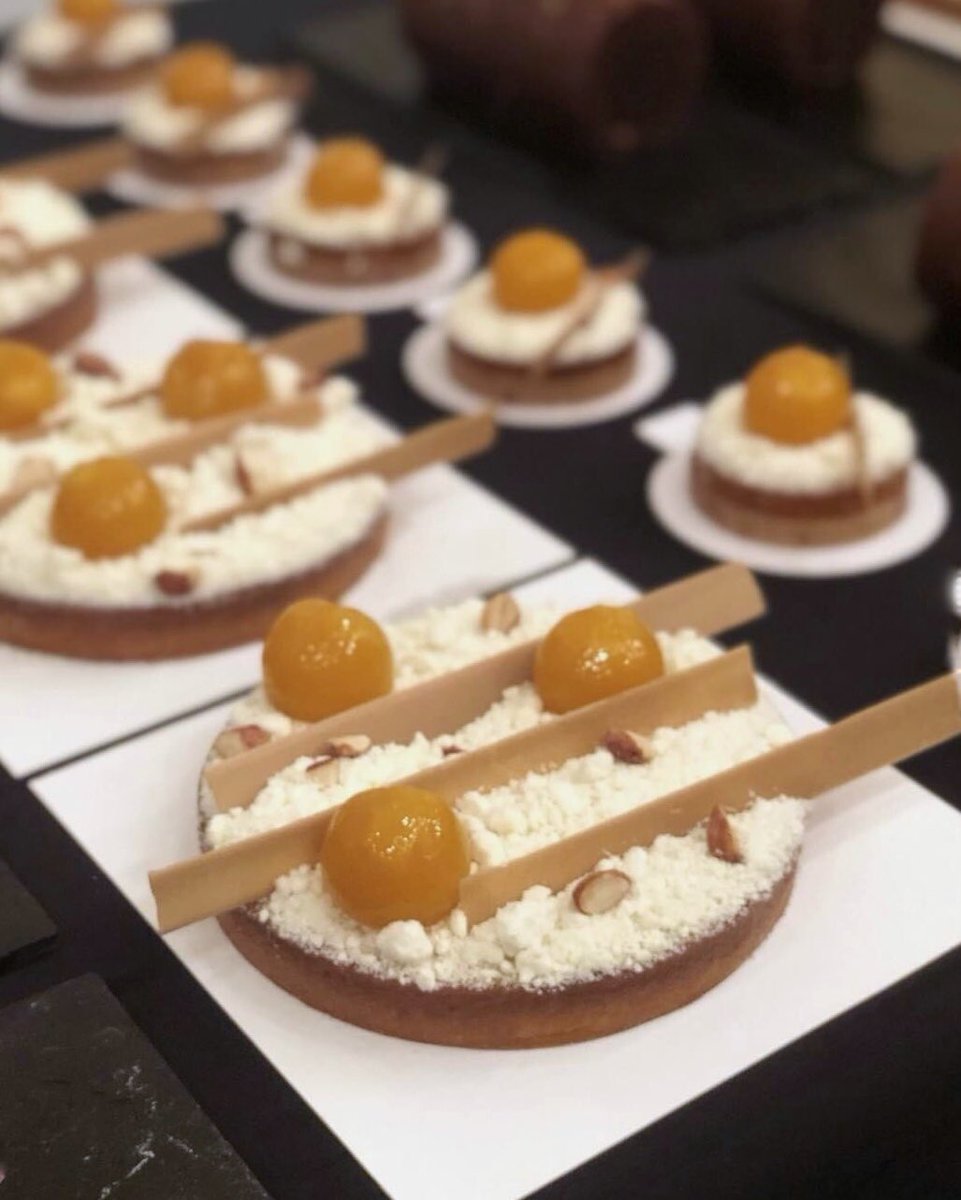 CarlesMampel's tweet image. Sablée Cervino en #pastryargentina. Nieve de aceite de oliva con #Maltosec @sosaingredients, #frangipane, #pannacotta Inspiración Almendra @valrhonaes, #gelée de albaricoque y #sablée de almendras.
