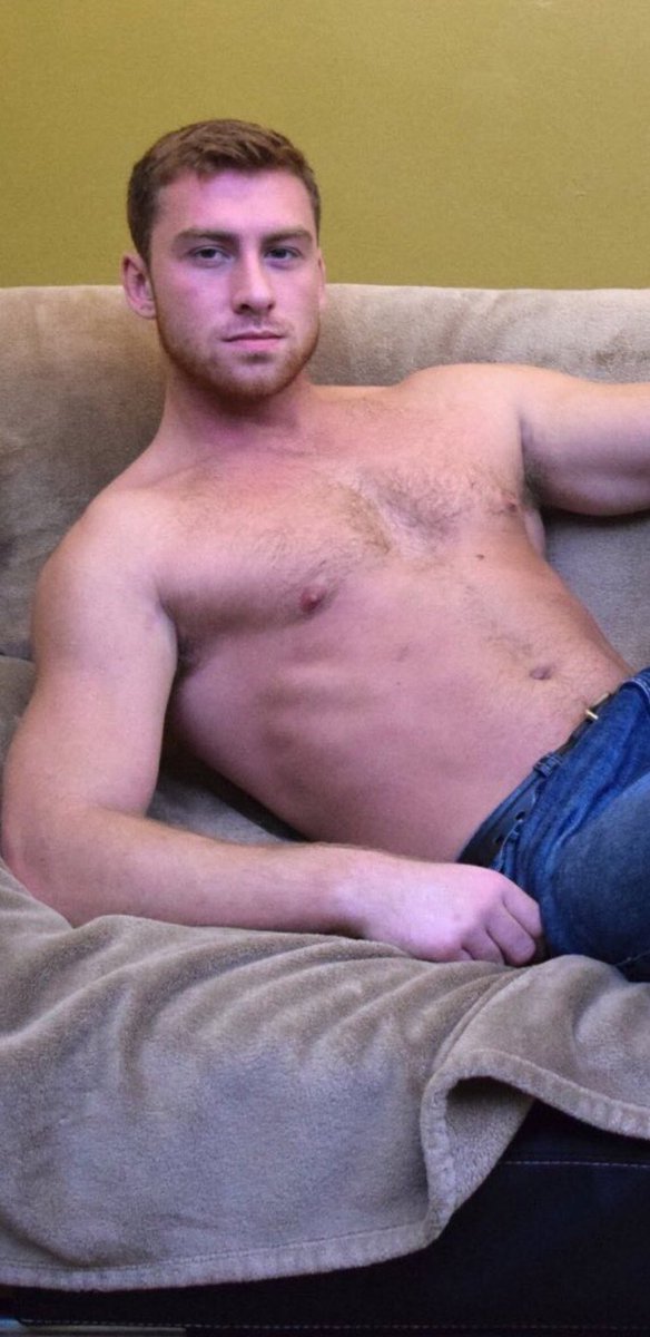 Joe_Pope007's tweet photo. My #mcm for today is this handsome man right here @ConnorMXXX he always makes a pair of chucks look so damn hot! #yum #fantasyhusband https://t.co/KqLKKJGLvS