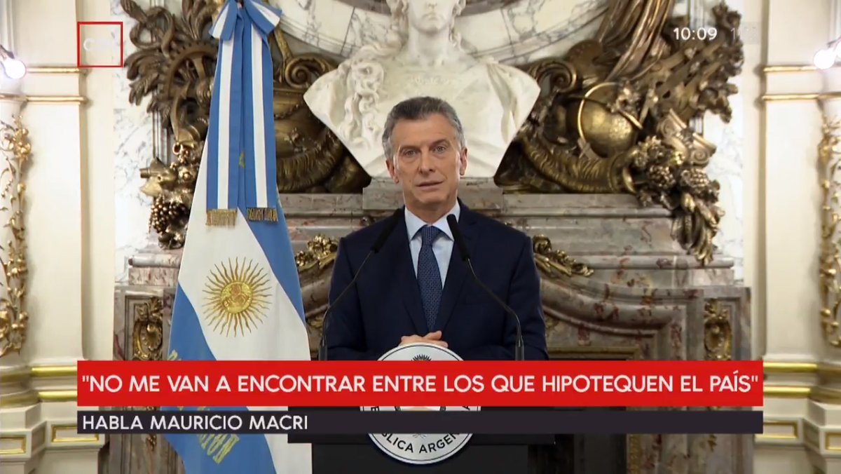 gabiestevezok's tweet photo. Ustedes no me van a creer, pero este es el mismo tipo que hipotecó como nadie el país tomando deuda a cien años https://t.co/dZkgrfi28z