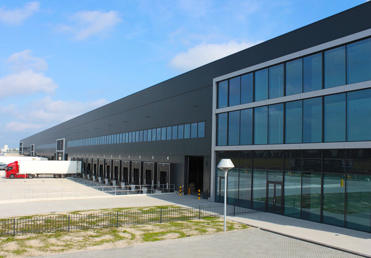 En weer een nieuwe huurder voor het AMS Cargo Center van <a href="/Builttobuild/">Built to Build</a>  en Proptimize (<a href="/JLagaunne/">Joffrey Lagaunne</a>) op Schiphol Logistics Park. Welkom <a href="/Bondedservices/">Ramona Casanova</a>. 
sadc.nl/bonded-service…