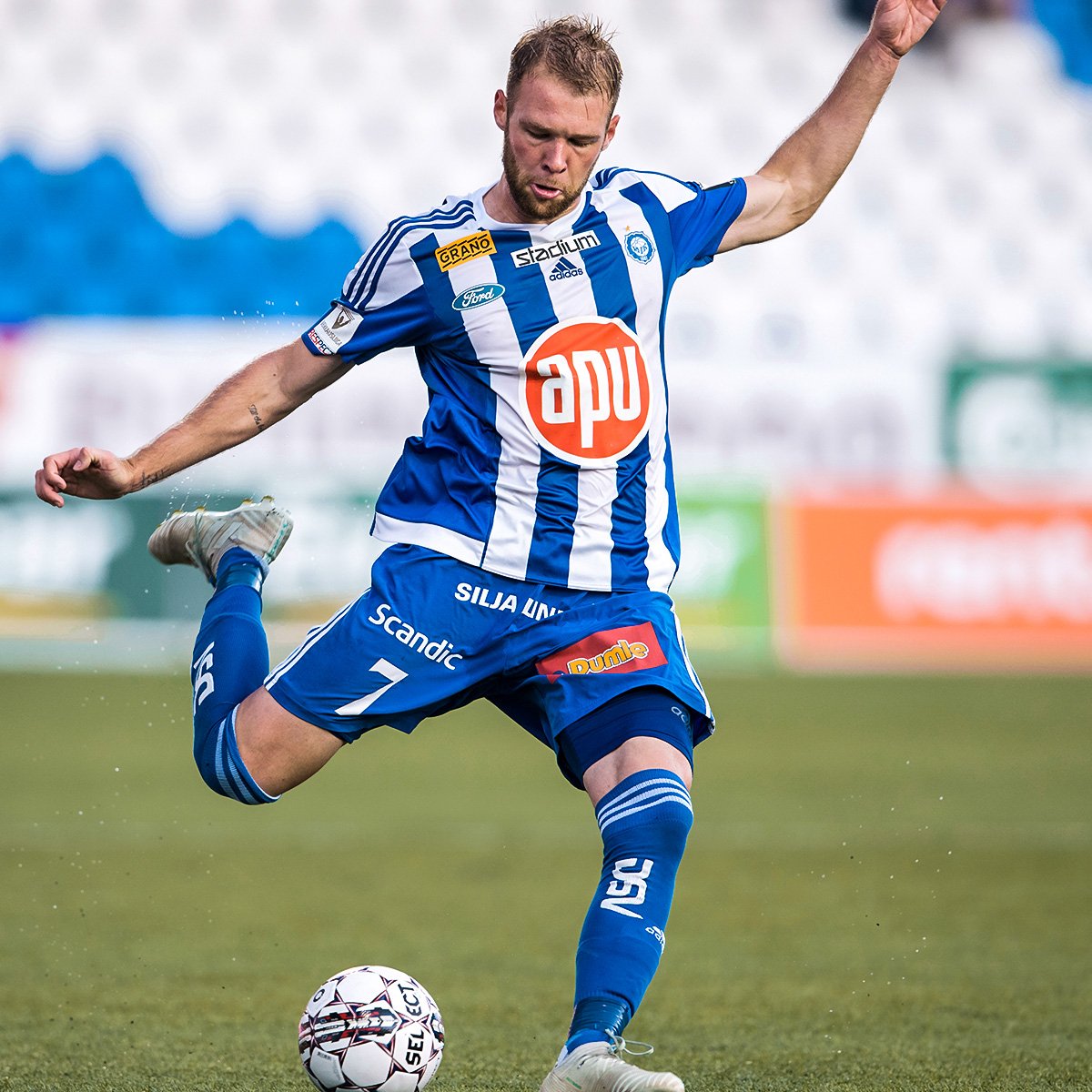 hjkhelsinki's tweet photo. 📸 HJK vs FC Inter 🔵⚪️⚽🔥
© Jussi Eskola 
#HJK #Helsinki #Veikkausliiga #HJKINT #OnVainYksiKlubi #hjkhelsinki https://t.co/UXyxuWKiUy