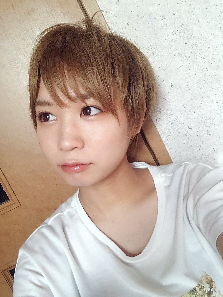 るなぶる 彡 Pa Twitter 暗い髪色もいいね いい色 とっても可愛いよ と告げてから でも明るい髪色 も好きなんだけどね とnao さんに言ってみたら モモコ グミカンパニー ちゃんみたいな髪色も好きなんだよねー 軽く見えるし と返されてどう