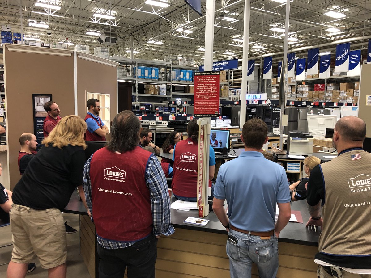Monday’s with <a href="/MarvinREllison/">Marvin Ellison, Chairman & CEO of Lowe’s</a> 
At 1193
@HRMLowesTHE245 @HR4Connected