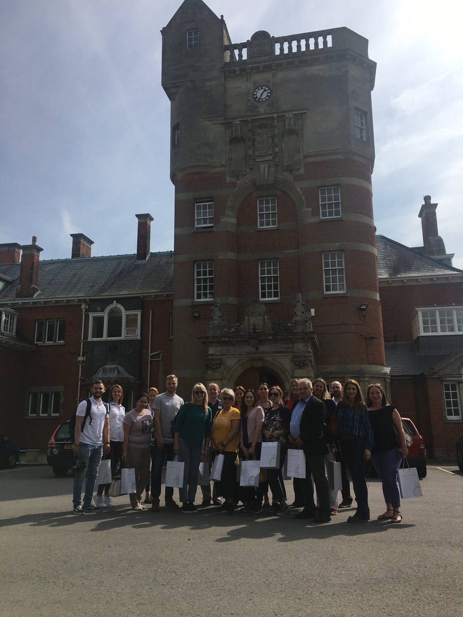 WSE_London's tweet photo. Aww! Look at our lovely #FamTrip group at our new Junior Summer Centre at #PangbourneCollege. We hope you're having fun!
#MyWse #TheEnglishNetwork #TENschools https://t.co/vn4UZPpbf2