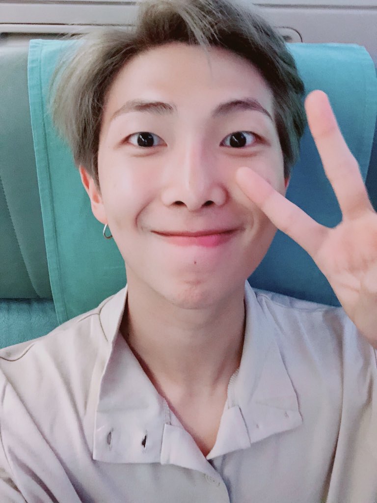 joonfondly's tweet photo. ꒰ shifting accounts ! ꒱ 
everything is just too messy here, + pretty inactive, so i’m gonna shift to user @joonfondly so i hope you guys follow me there ꒰ •͈́ ̫ •͈̀ ꒱ˉ̞̭ + i’m gonna follow a couple of my favorite mutuals from there sO yes!! see you💜 https://t.co/CZArs02TVJ