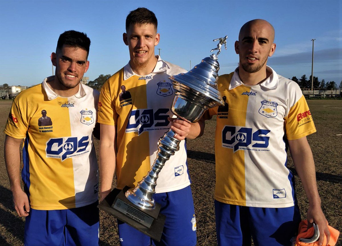 #SegundaBNacional | Entrevista a Emiliano Medina luego del triunfo por 3-0 de <a href="/CABellaVista/">Club Atlético Bella Vista</a> ante Canadian en el Parque Ancap. auf.org.uy/Portal/NEWS/14…

Foto: Emiliano Medina, Roque Damián y Michel Miranda (futbolistas de <a href="/CABellaVista/">Club Atlético Bella Vista</a>).