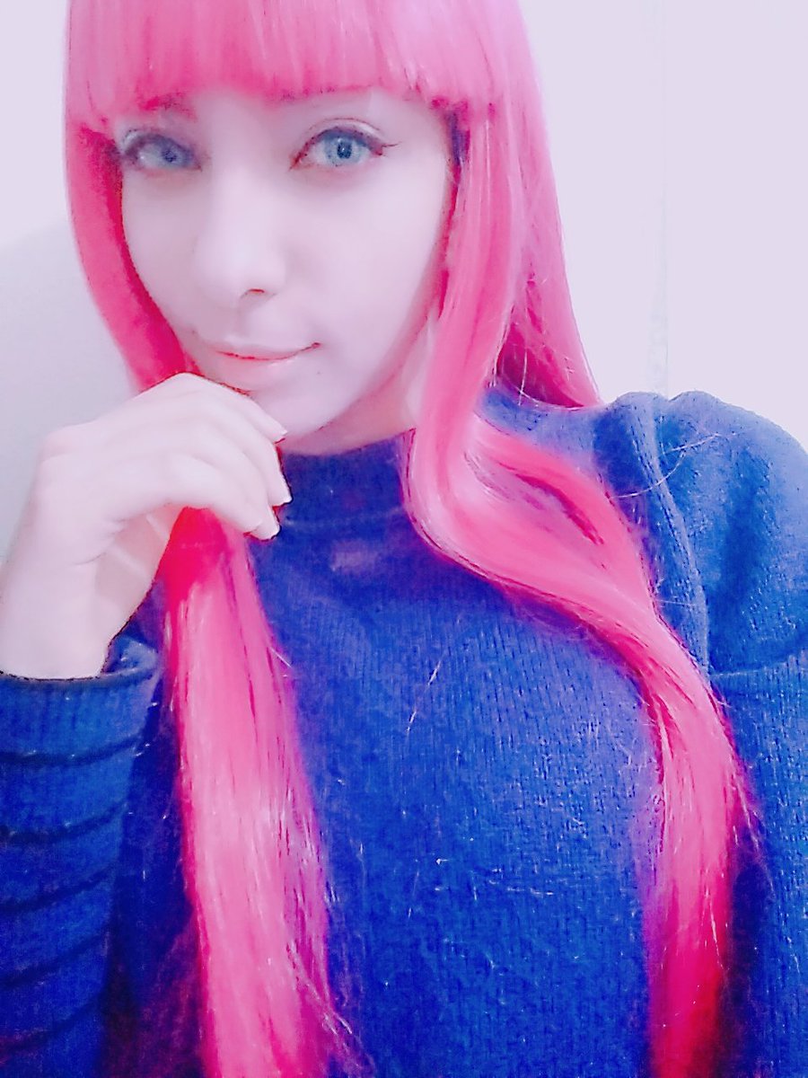 yaralys_'s tweet photo. Preciso melhorar na maquiagem ainda, ficar rosa não é tão fácil quanto parece 😧#princessbubblegum #princesajujuba #teste1 #previa #cosplay #cosplayer #cartoon #adventuretime #jujuba #CartoonNetwork https://t.co/QZJYiMWgla