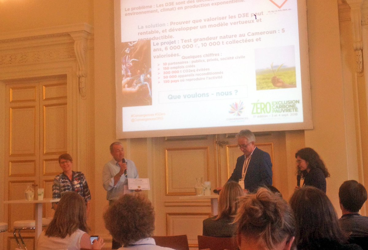 ird_fr's tweet photo. Didier Orange #ECOSOL et Magali Gérino #ECOLAB reçoivent le Prix international Recherche #Convergences pour leur projet Smart Clean Garden Concept. En savoir plus sur ce concept de phytoépuration connecté #VilleDurable : https://t.co/K5E4j1pQZg
#3Zero #ODD #Convergences2018 https://t.co/o2rMyxHEwr