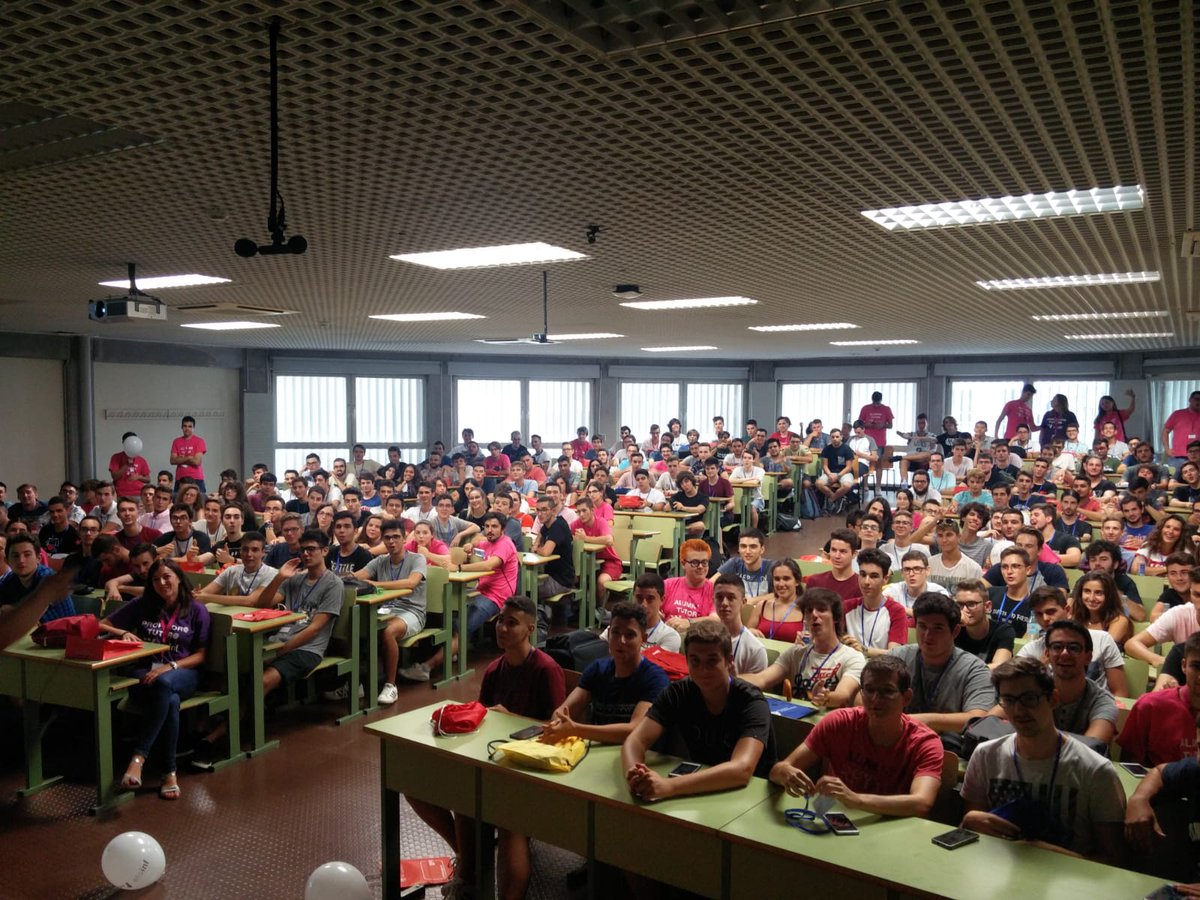 AcmUpv's tweet photo. Hemos estado esta mañana en las #JAETSINF hablando y desmontando mitos sobre la informática 🧐 Esperamos que lo hayáis pasado tan bien como nosotros, y bienvenidos a la @etsinfupv!😄
📜 Y para estar informados de nuestras actividades podéis suscribiros en https://t.co/neEboj0bd5 https://t.co/qHZKtD6DRg