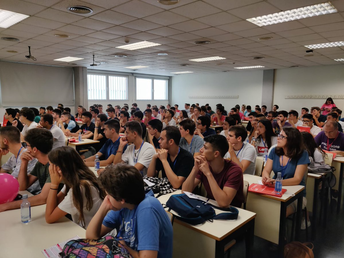 AcmUpv's tweet photo. Hemos estado esta mañana en las #JAETSINF hablando y desmontando mitos sobre la informática 🧐 Esperamos que lo hayáis pasado tan bien como nosotros, y bienvenidos a la @etsinfupv!😄
📜 Y para estar informados de nuestras actividades podéis suscribiros en https://t.co/neEboj0bd5 https://t.co/qHZKtD6DRg