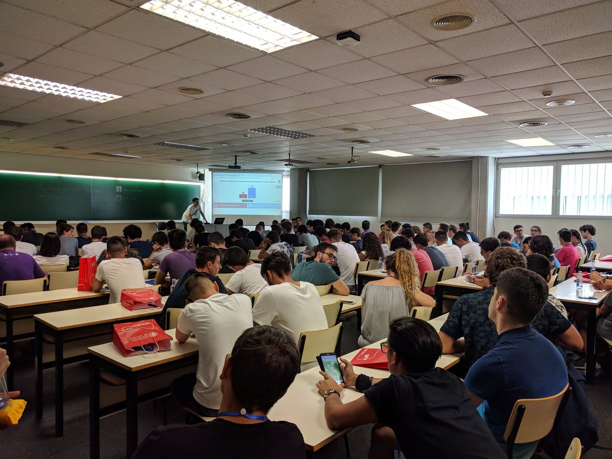 AcmUpv's tweet photo. Hemos estado esta mañana en las #JAETSINF hablando y desmontando mitos sobre la informática 🧐 Esperamos que lo hayáis pasado tan bien como nosotros, y bienvenidos a la @etsinfupv!😄
📜 Y para estar informados de nuestras actividades podéis suscribiros en https://t.co/neEboj0bd5 https://t.co/qHZKtD6DRg