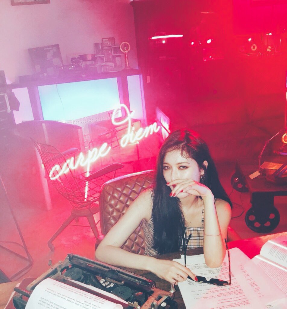 rosiaseu's tweet photo. ⠀⠀
✬ ;;  travellin’ to  ☞ 𝕤𝕡𝕒𝕚𝕟.

                  RedQueen ile SpainRadio ziyaretleri. 🤘🏻 Oradan çoktan ayrılmış olmamıza rağmen ayıcık aşığı Bearie, aklından asla gitmeyen oyuncağı istiyor. 🖤 (🤧)
⠀⠀ https://t.co/bpZR27JLMm