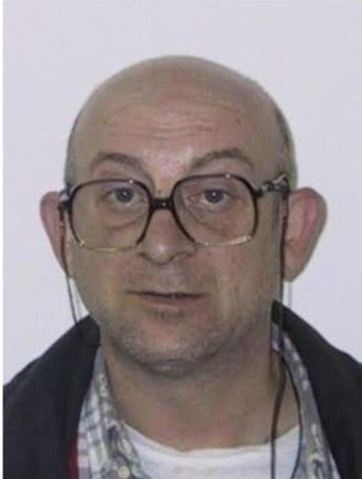 guardiacivil's tweet photo. 🔴🔴🔴🔴 MUY URGENTE 🔴🔴🔴🔴

SE BUSCA a Fernando Iglesias Espiño, condenado por asesinar a su mujer y a sus dos hijos en 1996, y que no ha regresado a la prisión de #PereiroDeAguiar en #Ourense tras un permiso. 

Este podría ser su aspecto actual.
Si lo ves
☎062
☎091
☎112 https://t.co/KbsaS0fMd4