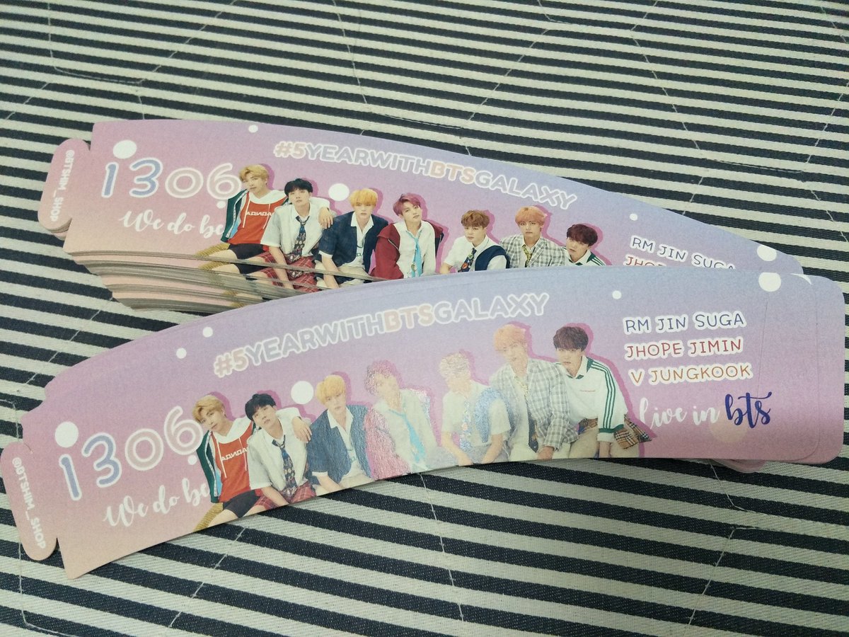 BTSHIM_SHOP's tweet photo. ส่งโปรเจกต์ครอบแก้ว5ปีให้ครบแล้วค่า อย่าลืมถ่ายมาอวดที่ #5YEARWITHBTSGALAXY กันด้วยนะค่า 😘💗(ไปรรอบ2จัดส่ง12/9)
@DoctorParkjm
@NiiW_KoY
@TaeNyForever12
@NochuJK__97
@daysofBTS3013
@Chcerise
@Supayasuii
@KaewkumChayanin
@beamntrnx
@Aiy_Pimchanok
@Fainadeshiko
#SHIMTRACK https://t.co/iDTk5oTHj9