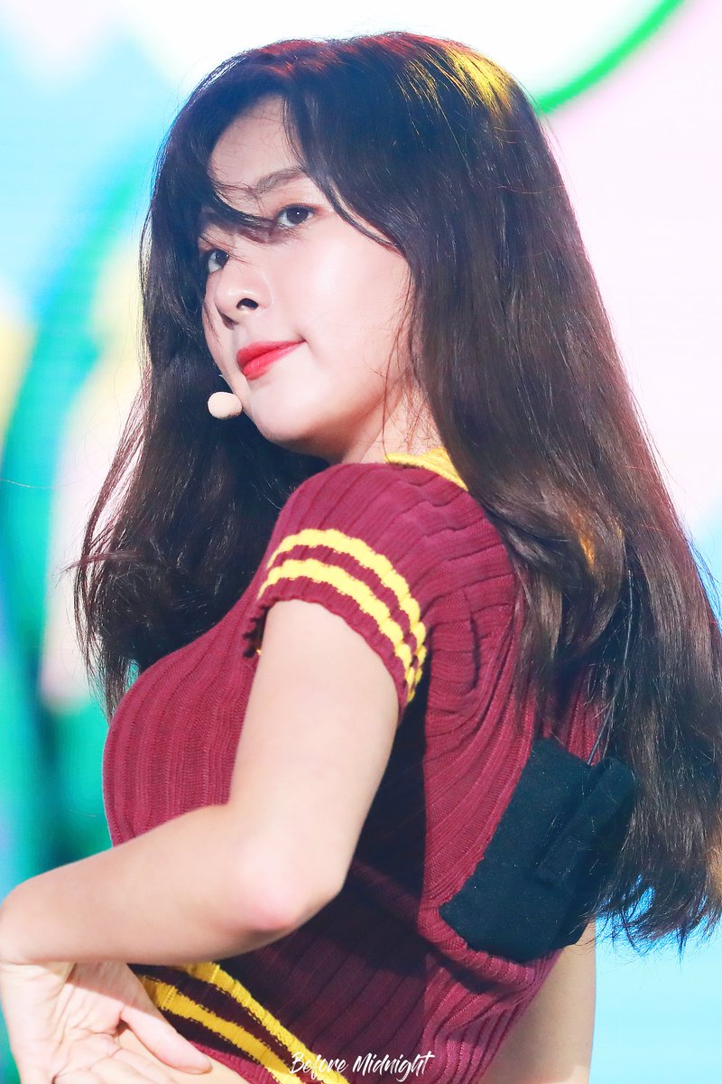 BFmidnight's tweet photo. 180901 너는 내게 있어서 정말 큰 행복이자,  작은 세상이야🌸

#RedVelvet #SEULGI #슬기 https://t.co/blkpC446gr