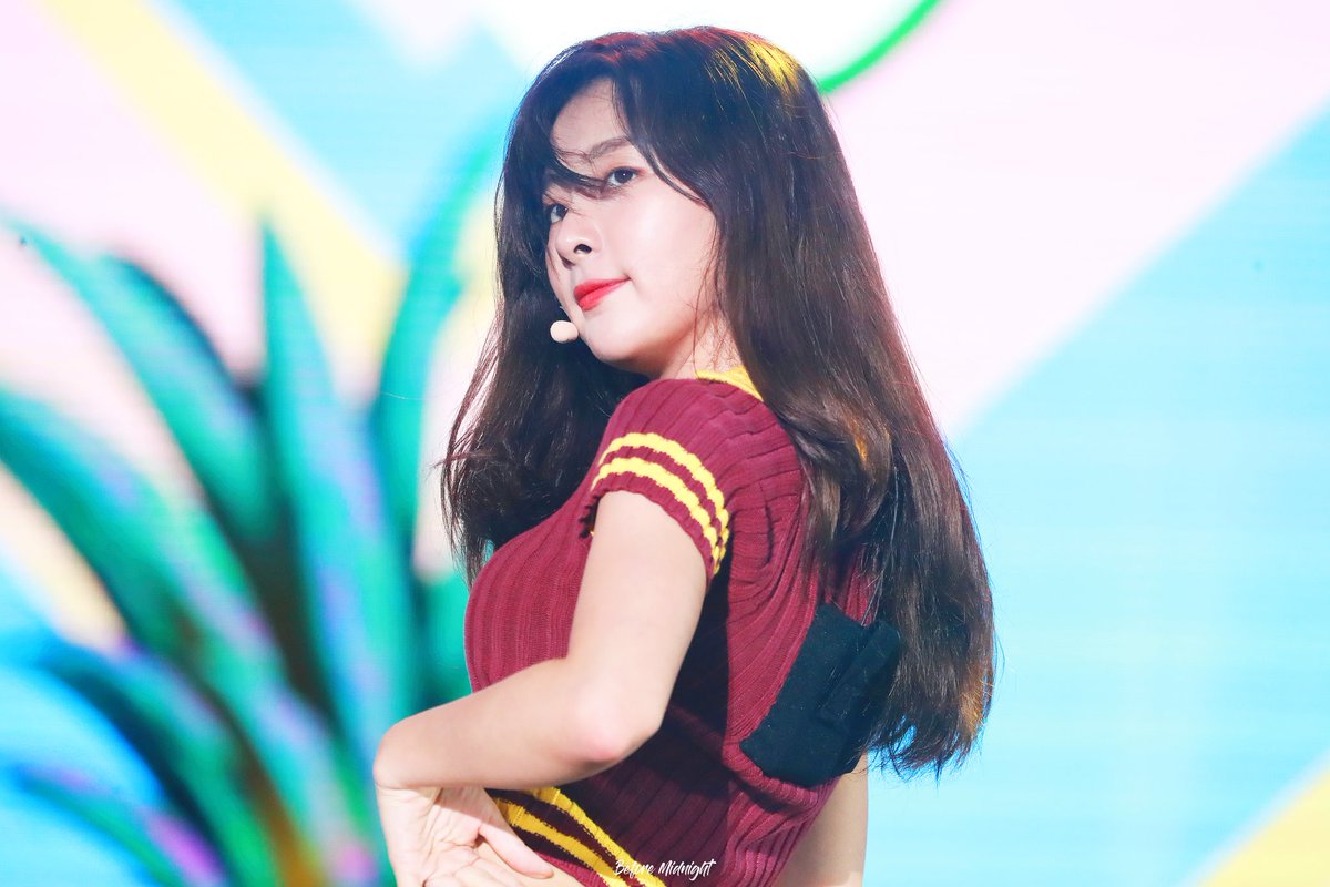 BFmidnight's tweet photo. 180901 너는 내게 있어서 정말 큰 행복이자,  작은 세상이야🌸

#RedVelvet #SEULGI #슬기 https://t.co/blkpC446gr