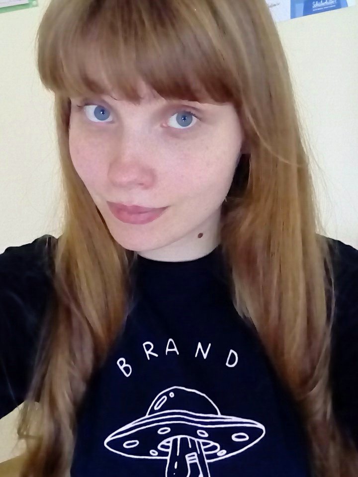 NessiHolt's tweet photo. At work sporting my @brandnewfriendz shirt, drinking tea pretending I didn't catch a stupid cold and hoping my students go easy on me. Conveniently no one showed up for me second class. #teatime #noteaching https://t.co/t3IXmo61fL