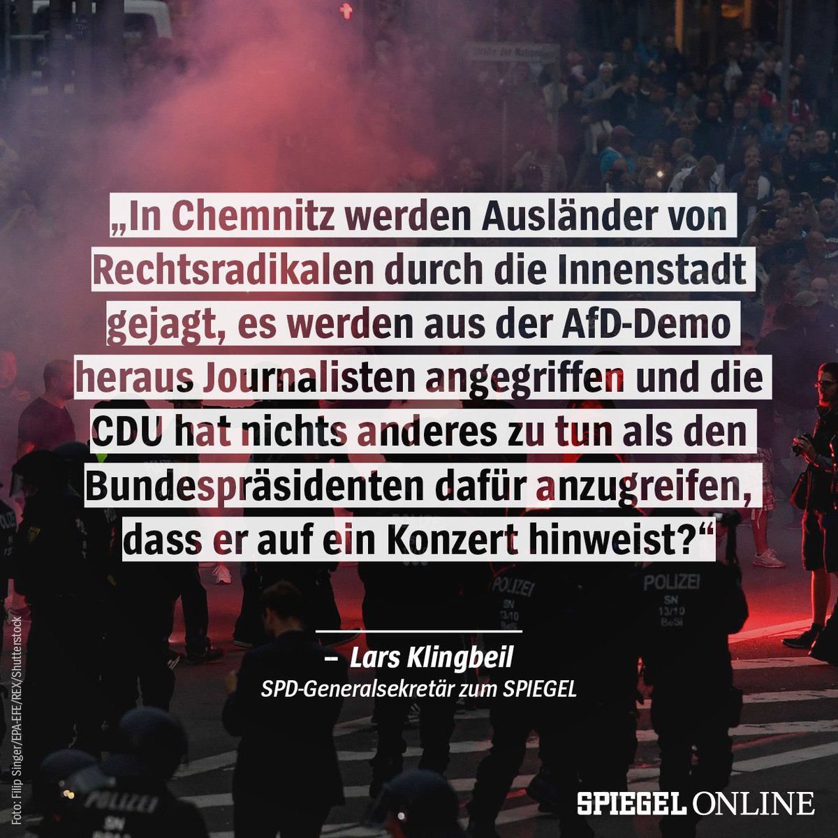 derspiegel's tweet image. CDU-Generalsekretärin Annegret Kramp-Karrenbauer hatte Bundespräsident Frank-Walter Steinmeier wegen seiner Unterstützung der Protestkonzerts #wirsindmehr in #Chemnitz angegriffen. spon.de/afjat