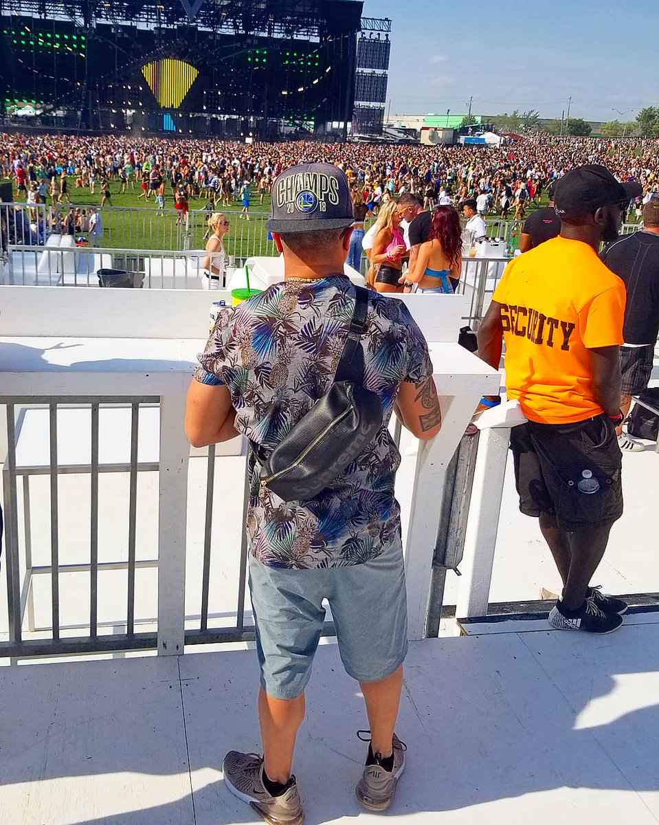Kaipz808's tweet photo. #kaipz #kaipzkillinbeats #kuyakaipz #itshiclassyo #pilauguavas #kingkaipz #edmdj #edmproducer #edmlife #festivalseason #edcwithdrawals #veld2018 #viporweaintgoing #veldmusicfestival #tedbaker #supremeLV #gswarriors #goldenstatewarriors #nbachamps2018 #rvca #airmax270 #shoegame https://t.co/C67Vb47Oa5
