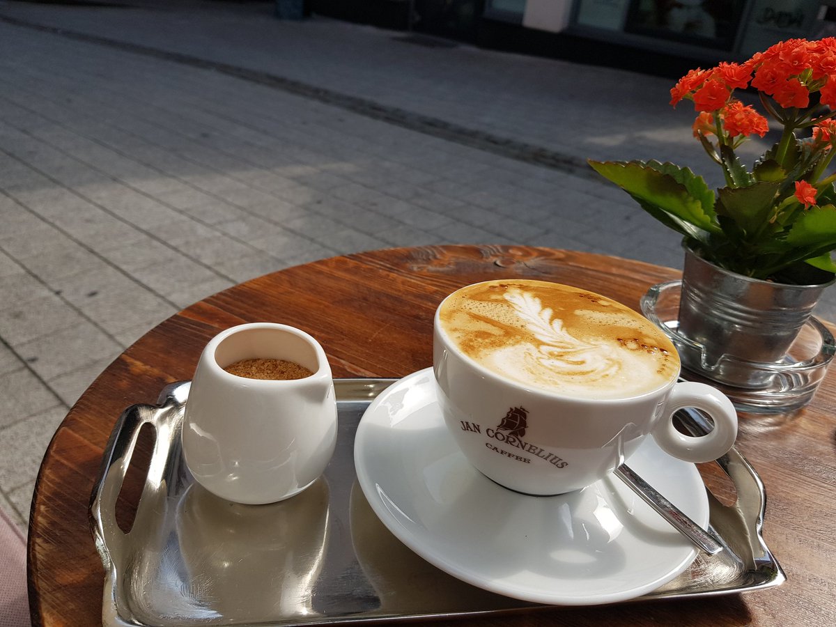 RonnyBell_'s tweet photo. Weiter geht es mit 😲😲😲?: KAFFEE!!! #COFFEE #midtime #sun https://t.co/gzTvTvBoAO