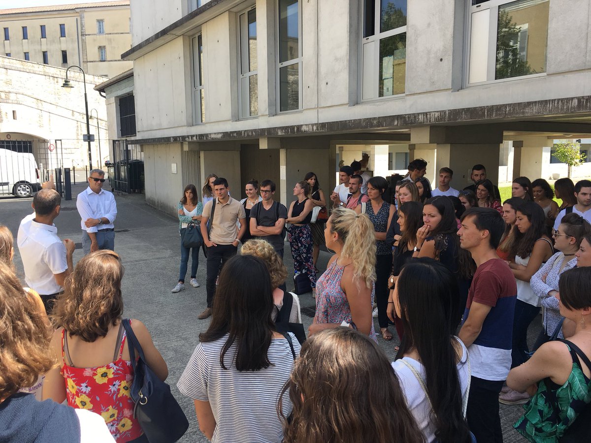IAEPauBayonne's tweet photo. Visite du campus de #Pau et de #Bayonne par les enseignants et le personnel administratif aux nouveaux étudiants de l’@IAEPauBayonne ! #CçaIAEPB https://t.co/yInLbJjGB1