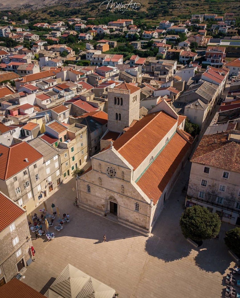 Zadar_Region's tweet photo. The “designed” town of Pag is situated on an unusual rocky island not far from ancient ruins. It was designed by the Renaissance genius Juraj Dalmatinac in his search for the ideal town, the Holy Grail of architects. #Zadar_Region 📸 @matterarts_  📍 Town of Pag https://t.co/wy9GH2SHzc