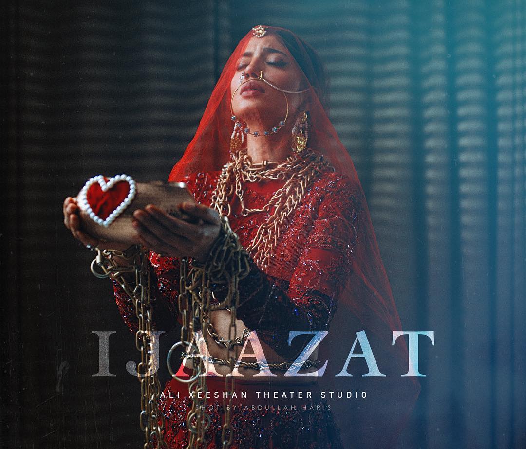 ShowbizAndNewz's tweet photo. Sizzling @Iamrabiabutt from photo-shoot of #ijaazat by @ALIXEESHAN π₯
#alixeeshansignature #roadtoplbw18 #collectionoftheyear @Iamrabiabutt https://t.co/DQAeWP2pX1