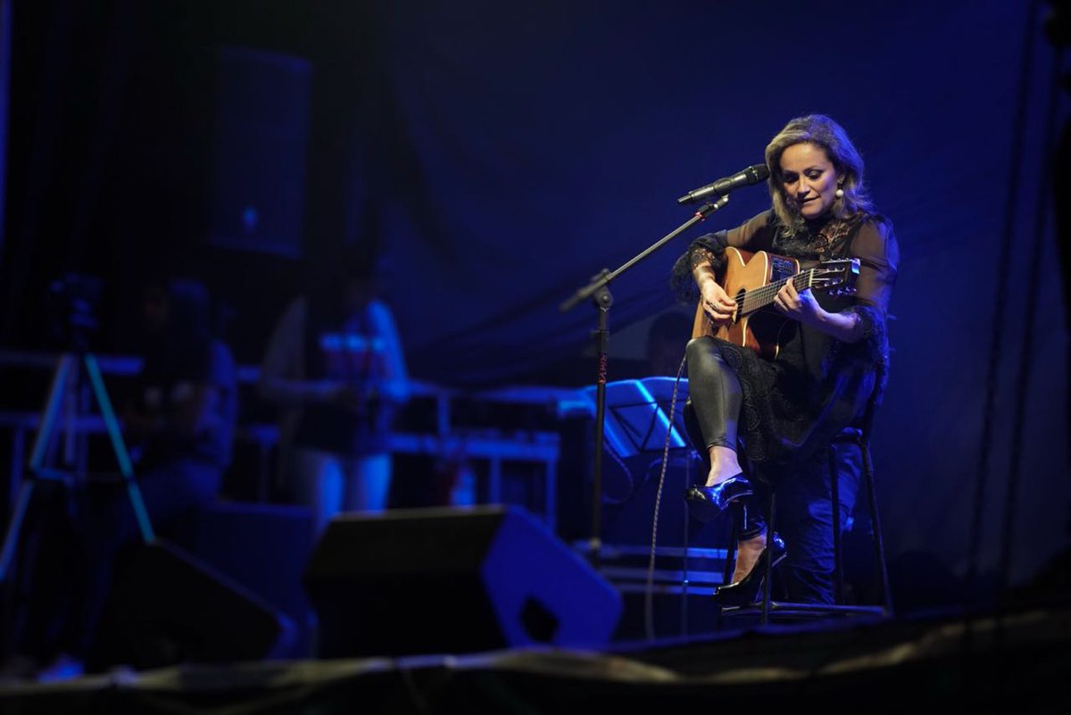 ziza_fernandes's tweet photo. A Semana foi super especial para a cantora Ziza Fernandes!!! Vamos dividir com vocês algumas imagens!
💕 Show Leve em Ipatinga/MG (Dia 02/09)
https://t.co/eCJv03fVZF
💕 Encontro Nacional de Campistas/SP (Dia 01/09)
https://t.co/QJGuXB2IqC
#EquipeZF
#ZizaFernandes https://t.co/1J9MmzwEb8