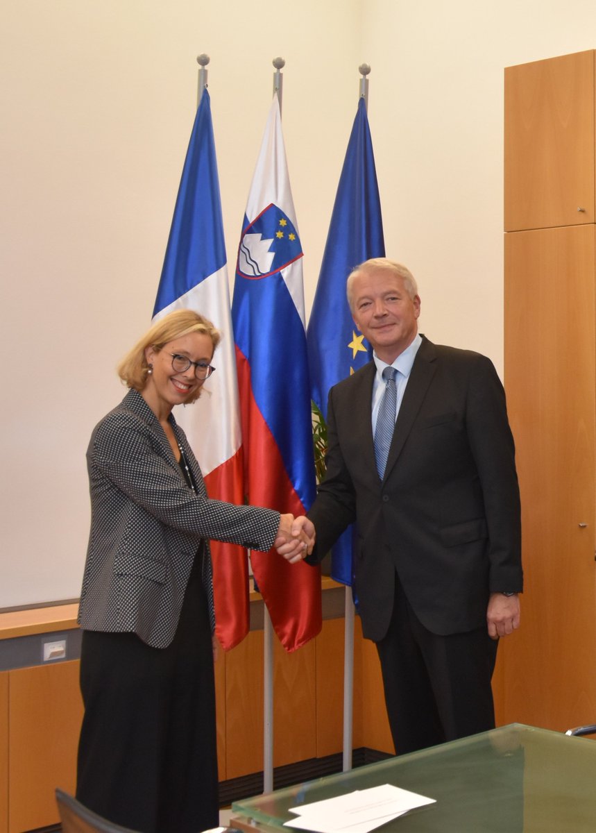 MZEZ_RS's tweet photo. Newly appointed Ambassador of the #French Republic 🇫🇷to #Slovenia 🇸🇮, Florence #Ferrari, presented copy of credentials to Head of Diplomatic Protocol Ambassador Robert #Basej. https://t.co/QFkuq03e3n