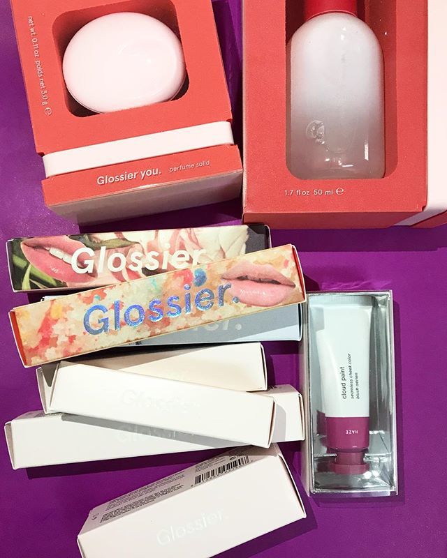 itlookslikelove's tweet photo. #glossier makeup products available by preorder! ✨
.
.
#glossierdubai #glossieruae #makeupbranded #newmakeup #makeuphaul #makeuptime #beautyblogger #makeupblogger #dubaibeauty #dubaibeautyblogger #uaebeauty #uaebeautyblogger #emiratiwomen #emiratiblogger #boybrow #makeuptrends https://t.co/NxktPFwVFD