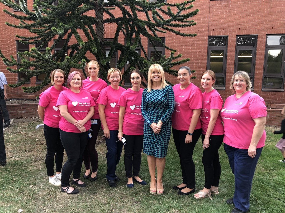 LTHTKidneys's tweet photo. So lovely to also meet @christinetalbot today from @itvcalendar it’s been a great start to organ donation week! #OrganDonationWeek #leedslovetransplant #ShareYourWishes @leeds_liver https://t.co/kDe2pXtwDY