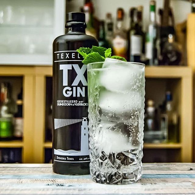 Nachtmann_de's tweet photo. A good Gin Tonic for a good start into the week, presented in our Sculpture Longdrink.
📸: @cocktailbart.de - Thank you for the picture! 🍸🍃 #gintonic #ginstagram #followus https://t.co/j4Px46vUrb