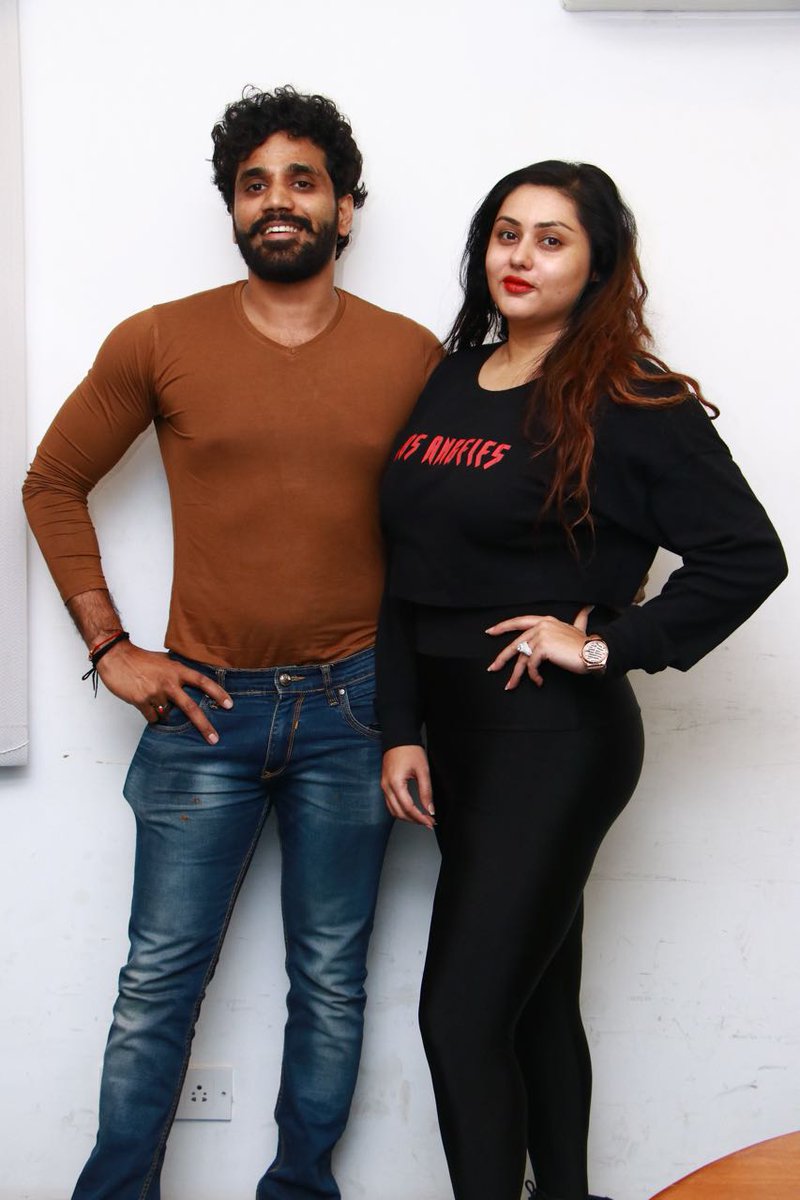 kalakkalcinema's tweet image. .@Namitaofficial at #Koothan Audio Launch

#KoothanAudioLaunch

@raana5933 @SREE22896556 @CuteSonalSingh @NarayananKira @NagendraPS555 @ItsmebalzG @FameShinewoods #NilgirisMurugan #VenkyAL @ShiekPro @Venkeysfilm #6foxstudioz @lightson_media @trendmusicsouth