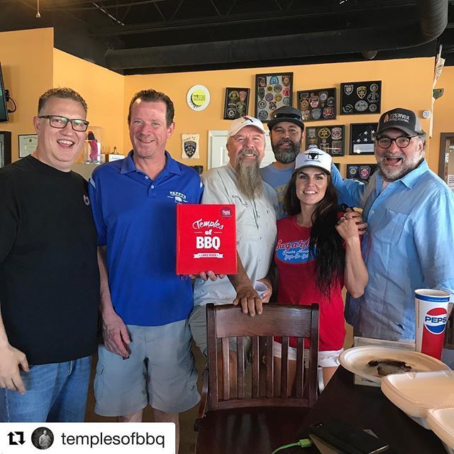 PappySmokehouse's tweet photo. This is what #bbqfamily is all about. ❤️ #bbqlife

#Repost @templesofbbq with @get_repost
・・・
Hanging with BBQ royalty. If you haven’t been to @pappyssmokehouse you seriously need to go, amazing food, amazing people. Thank you for your wonderful … https://t.co/WA2957Z3Yi https://t.co/126u0ERyQ5