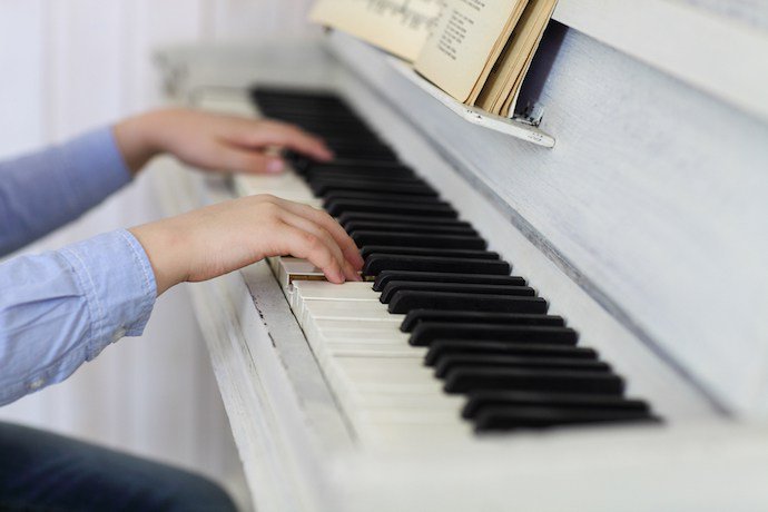 FunMusicED's tweet photo. Come learn with Elite Music Instruction. 20% OFF Labor Day special. Fun, personalized lessons. No contracts. No enrollment fees. All ages. All levels. #Pianolessons, #guitarlessons, #violinlessons, #voicelessons, #keyboardlessons, #saxophonelessons, #ukulelelessons, #drumslessons https://t.co/ImPSVYCDDv